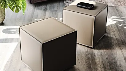 Pouf Kubo su ruote completamente rivestito in cuoio con cuciture in contrasto di Cattelan Italia