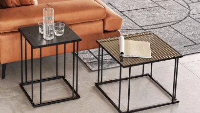 Tavolino quadrato con struttura in metallo Renee 01 di Calligaris