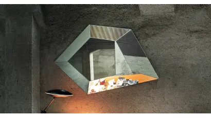 Specchio pentagonale tridimensionale con superfici inclinate City Life di Riflessi