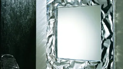 Specchio quadrato con cornice in alluminio modellata a mano Mito di Riflessi