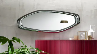 Specchio asimmetrico Soul con cornice in cristallo sagomato specchiante di Riflessi