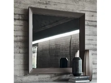 Specchio Taxedo in cristallo specchiato fumé con cornice rivestita in ecopelle di Cattelan Italia