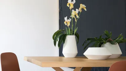 Vaso moderno in ceramica Trio di Calligaris