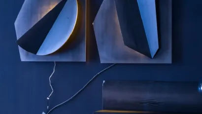 Lampada sda parete come un quadro luminoso in finitura metallica Amadeus light di Adriani e Rossi