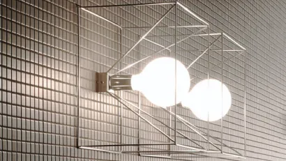 Lampada Applique Reflex in acciaio con lampadina sabbiata di Adriani e Rossi