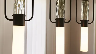 Lampada a sospensione in ferro brunito con paralume in vetro Bamboo di Cattelan Italia