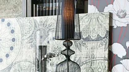 Lampada in filo di metallo verniciato nero File Tavolo di Adriani e Rossi