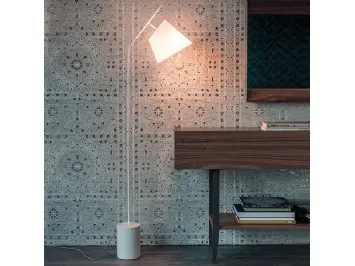 Lampada da terra con base in cemento e paralume in cotonette Karibù di Cattelan Italia
