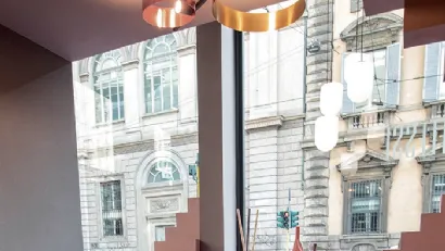 Lampada Led Loop Plafoniera formata da tre anelli in metallo verniciato di Riflessi