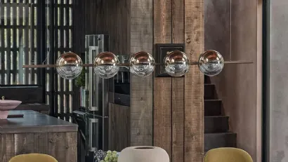 Lampada da sospensione Sferatus in acciaio verniciato con 5 sfere in vetro borosilicato parzialmente specchiate di Bontempi