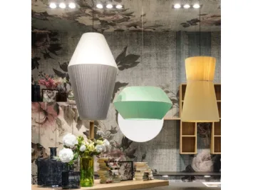 Lampada a sospensione Theather in tessuto plissettato di Adriani e Rossi