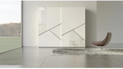 Armadio Comp 14 in laccato bianco con inserti in ceramica e bronzo graffiato di Voltan