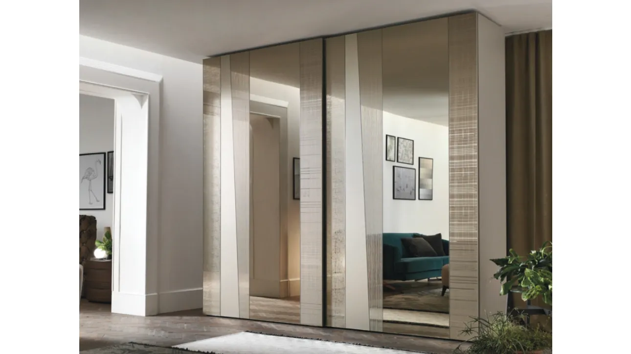Armadio anta scorrevole Madras con anta in specchio decorato effetto tela, satinato, decorato effetto legno, bronzato e decorato effetto quadri di Tomasella