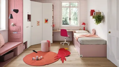 Cameretta su misura con cabina armadio ad angolo e panca contenitore Kids space 07 di Nidi