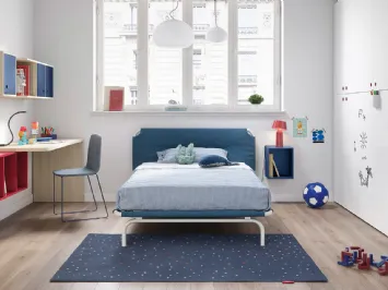 Cameretta con letto ad una piazza e mezza e pensili sospesi Kids space 05 di Nidi