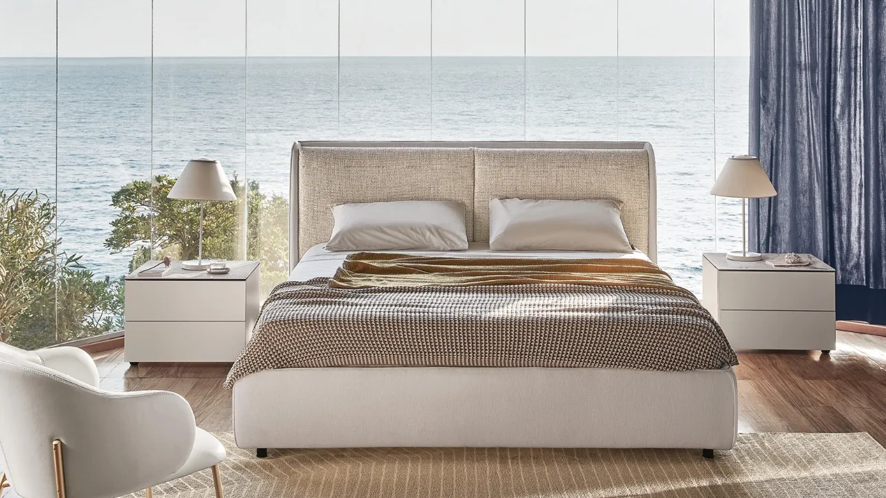 Comodino in laccato opaco con top in ceramica effetto marmo Universal di Calligaris