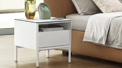 Comodino in legno laccato opaco York di Calligaris