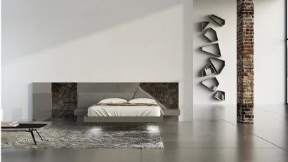 Letto con testiera in laccato opaco, ceramica e bronzo graffiato Alicante di Voltan