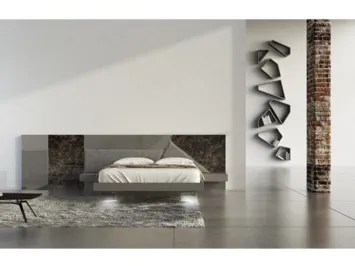 Letto con testiera in laccato opaco, ceramica e bronzo graffiato Alicante di Voltan