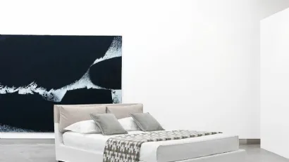Letto in tessuto con testiera e contenitore Bahamas Basso di Horm