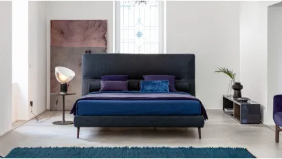 Letto in tessuto imbottito con testiera De Light di Twils