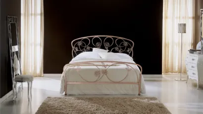 Letto con testiera lavorata con fiori in ferro battuto Glicine di Bontempi