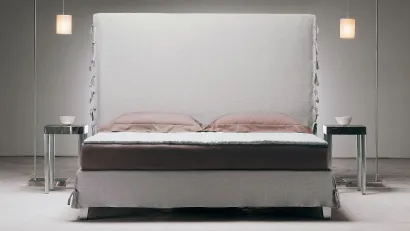 Letto matrimoniale imbottito e sfoderabile con testiera alta White High di Horm