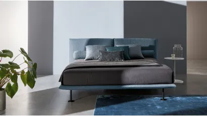 Letto matrimoniale in tessuto imbottito Logan di Twils