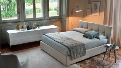 Letto in tessuto con testiera imbottita e trapuntata Malika di Ergogreen