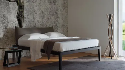 Letto in legno di rovere con testiera imbottita Moheli di Horm
