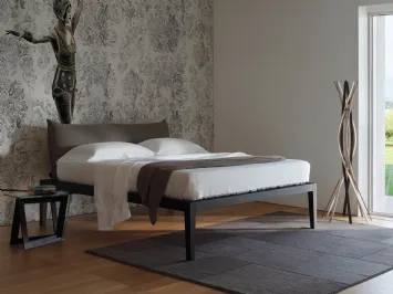 Letto in legno di rovere con testiera imbottita Moheli di Horm