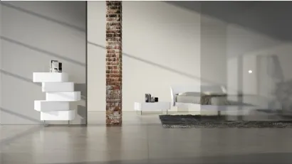 Letto in laccato bianco opaco con incisione My Love 01 di Voltan