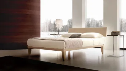 Letto matrimoniale in ecopelle Niki Tessile con testiera di Ergogreen
