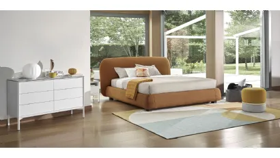 Letto in tessuto con testiera morbida e voluminosa Noa di Calligaris