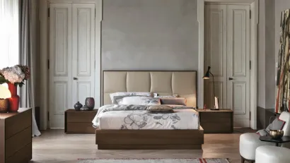 Letto Prestige con testiera imbottita rivestita in ecopelle di Tomasella