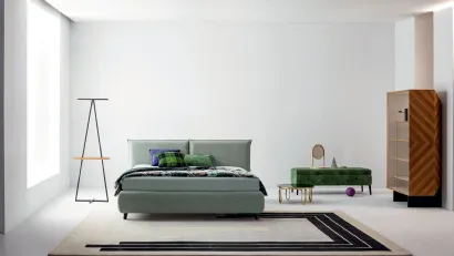 Letto in tessuto imbottito con testiera Philip Basso di Twils