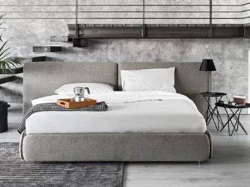 Letto imbottito con testiera Zip di Calligaris