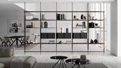Libreria divisoria Charlotte a soffitto in acciaio laccato con ripiani in legno di Bontempi