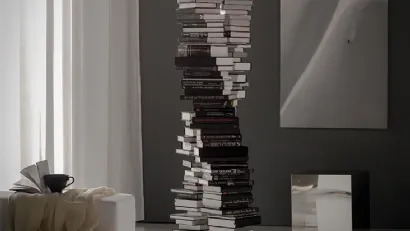 Libreria autoportante di design Dna a colonna con tredici ripiani in acciaio verniciato di Cattelan 