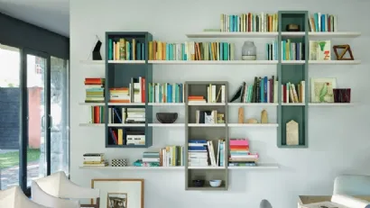 Libreria sospesa componibile Modo M6C78 in laccato opaco di Sangiacomo