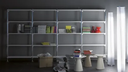 Libreria modulare caratterizzato da un particolare stelo in alluminio spazzolato lucido o verniciato Web System di Horm