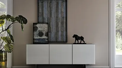 Madia in legno laccato opaco e ante in cristallo verniciate Focus di Cattelan Italia