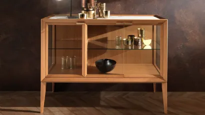Madia Medea Vetrina con struttura in legno di Rovere tinto miele di Riflessi