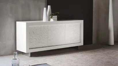 Madia Picasso P1 Mito in laccato opaco Bianco con ante in acciaio martellato laccato Bianco Lucido di Riflessi