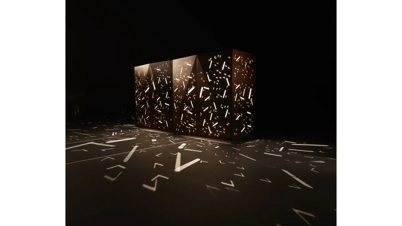 Madia con ante in legno a forma di diamante incise a laser Riddled Front di Horm