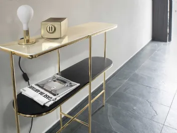 Mobile ingresso in ottone lucido con piano superiore in ceramica e piano inferiore in legno Puro Calligaris