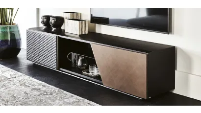 Mobile Porta TV in legno e base in acciaio con anta in ecopelle Aston di Cattelan Italia
