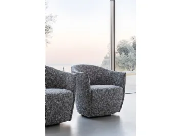 Poltroncina accogliente in tessuto Fuller con base girevole Presotto