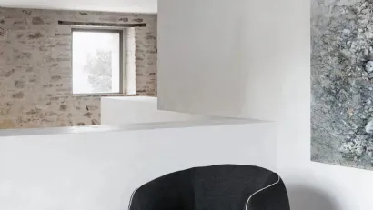Poltroncina Kodi in tessuto imbottito di Bontempi