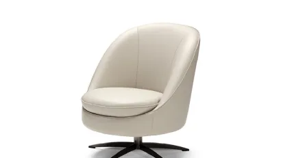 Poltroncina in pelle con cuscino imbottito su base girevole a cinque razze Yuma Max Divani